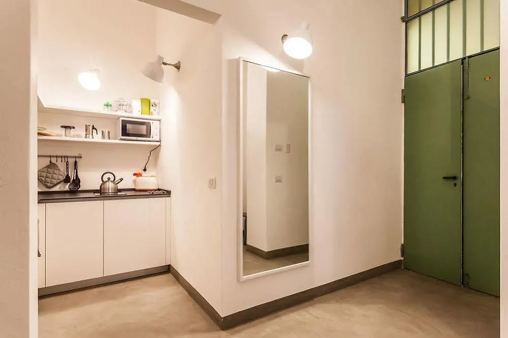 Temporary House - Sant'Agostino Apartment Milan