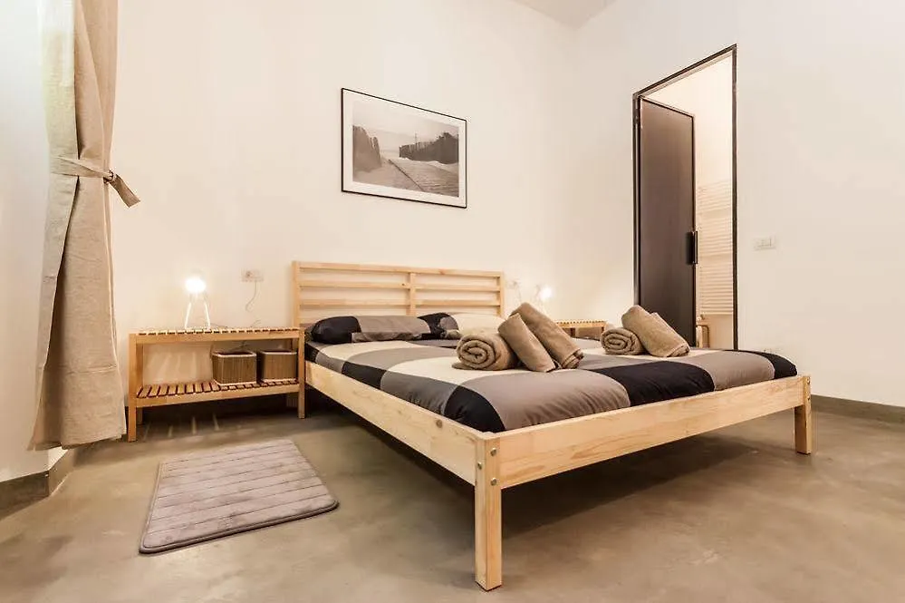 Temporary House - Sant'Agostino Apartment Milan Italy
